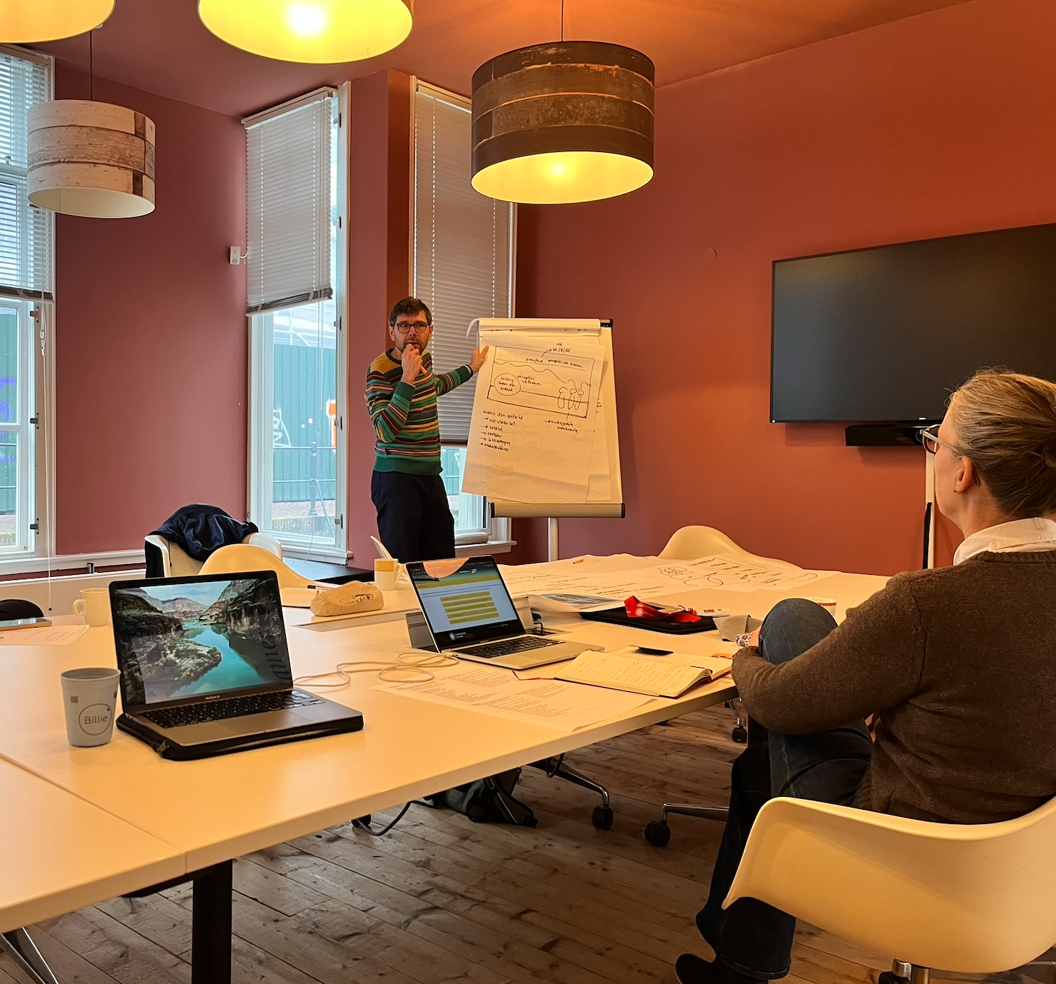 Samen met illustrator Ronald van der Heide werken we aan een infographic waarin de belangrijkste inzichten en resultaten samenkomen in één helder en toegankelijk visueel overzicht.
